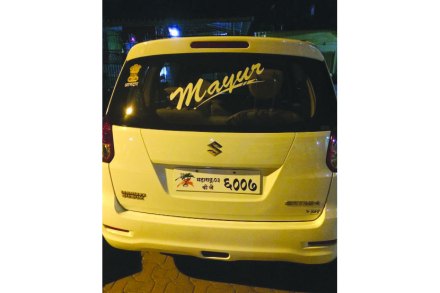 मयूर चौगुलेची कार.
