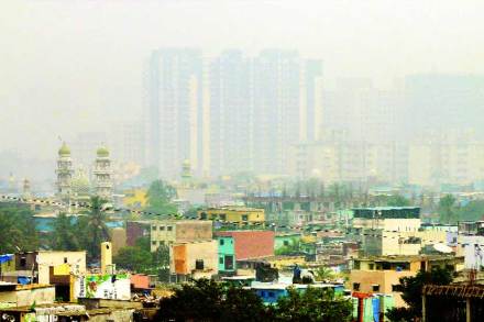 बांधकामे आणि औद्यागिकीकरण यामुळे मुंबईतील वायुप्रदूषण नेहमीच चिंतेचा विषय राहिले आहे. बांधकामे आणि औद्यागिकीकरण यामुळे मुंबईतील वायुप्रदूषण नेहमीच चिंतेचा विषय राहिले आहे.