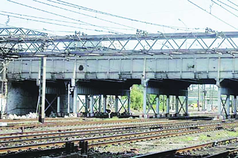 हँकॉकजवळ दोन दिवसांत नवा पूल? हँकॉकजवळ दोन दिवसांत नवा पूल?