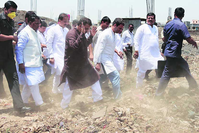 . ‘राहुल गांधी तुम्ही नेहमी इथे या, मग अशीच स्वच्छता राखली जाईल आणि आपसूकच आरोग्याचा प्रश्नही मार्गी लागेल’, . ‘राहुल गांधी तुम्ही नेहमी इथे या, मग अशीच स्वच्छता राखली जाईल आणि आपसूकच आरोग्याचा प्रश्नही मार्गी लागेल’,
