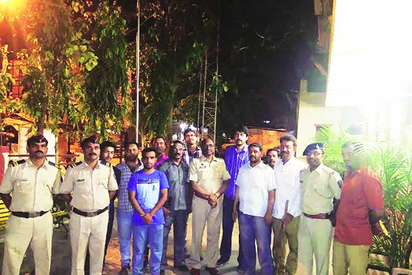 डोंबिवलीत रात्रीच्या वेळेत गस्त घालणारे ईगल ब्रिगेडचे पथक.