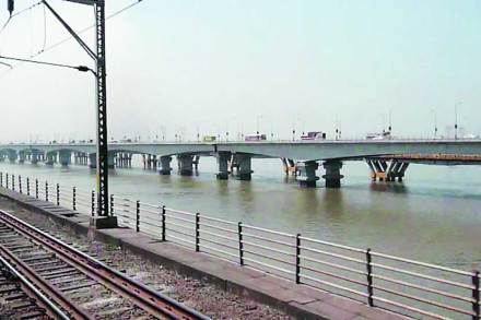 आत्महत्या रोखण्यासाठी वाशी खाडीपुलाला कुंपण?