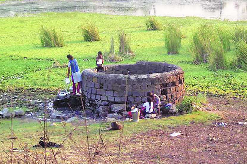 बदलापूरजवळील चोणचा तलाव गाळात; बारमाही जलस्रोताची दुर्दशा