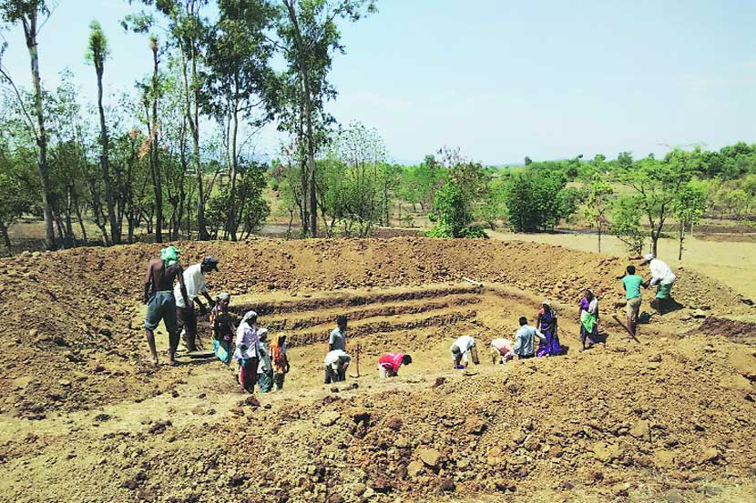 रोजगार हमीचा ‘प्रायव्हेट’प्रयत्न रोजगार हमीचा ‘प्रायव्हेट’प्रयत्न