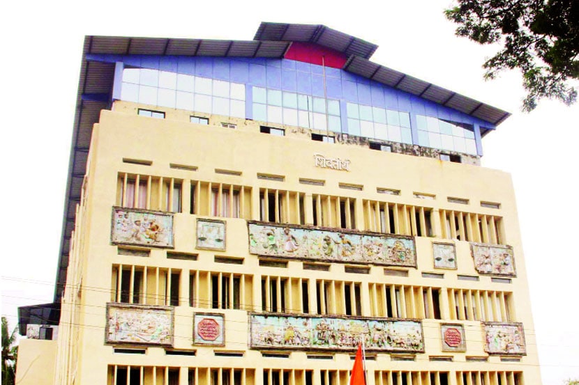 प्रभारी अधिकाऱ्यांच्या हाती जिल्हा परिषदेची चावी