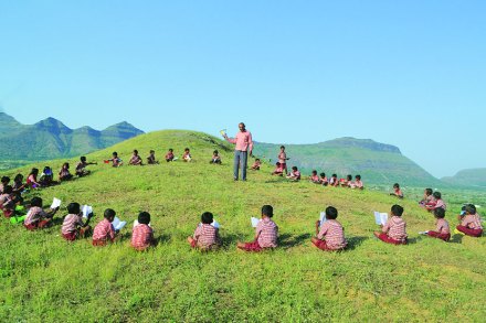  वाचन प्रेरणा दिन-आभाळ झाले पुस्तक.