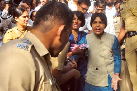 कपालेश्वर मंदिरात जातीभेदामुळे प्रवेशास विरोध कपालेश्वर मंदिरात जातीभेदामुळे प्रवेशास विरोध