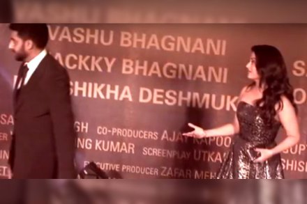 बॉलिवूडमध्ये सध्या ब्रेकअपचा सिलसिला सुरू असताना आता 'आदर्श जोडपं' म्हणून ओळखले जाणारी आणखी एक जोडी वेगवेगळे मार्ग शोधतेय की काय? अशी चर्चा सुरू झाली आहे. हे जोडपं म्हणजे दुसरं तिसरं कुणी नसून अभिषेक बच्चन आणि ऐश्वर्या राय बच्चन आहेत. नेमक काय झालं?- बॉलिवूडमध्ये सध्या ब्रेकअपचा सिलसिला सुरू असताना आता 'आदर्श जोडपं' म्हणून ओळखले जाणारी आणखी एक जोडी वेगवेगळे मार्ग शोधतेय की काय? अशी चर्चा सुरू झाली आहे. हे जोडपं म्हणजे दुसरं तिसरं कुणी नसून अभिषेक बच्चन आणि ऐश्वर्या राय बच्चन आहेत. नेमक काय झालं?-