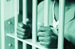 लाच स्वीकारल्याप्रकरणी पोलिसास सक्तमजुरी