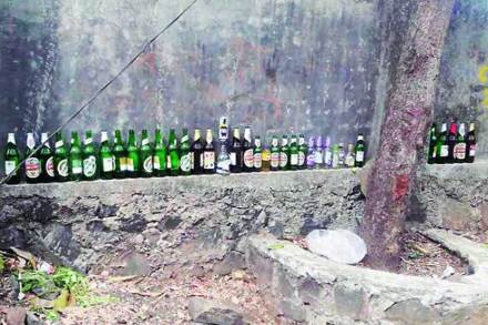 येऊरच्या जंगलात मद्याच्या बाटल्यांचा खच!