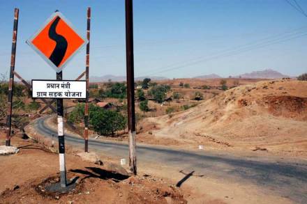 केंद्राच्या धरतीवर राज्यात योजना सुरू करण्याचा अट्टाहास जि.प.च्या मुळावर केंद्राच्या धरतीवर राज्यात योजना सुरू करण्याचा अट्टाहास जि.प.च्या मुळावर