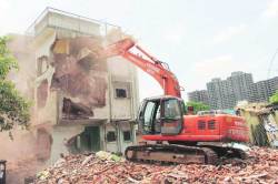 कारवाईसाठी चढाओढ