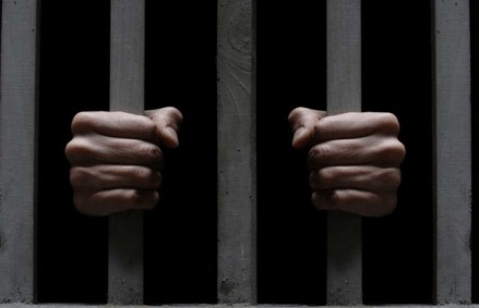 कलिंगड चोरले म्हणून दोन मुलांना विवस्त्र फिरवले कलिंगड चोरले म्हणून दोन मुलांना विवस्त्र फिरवले