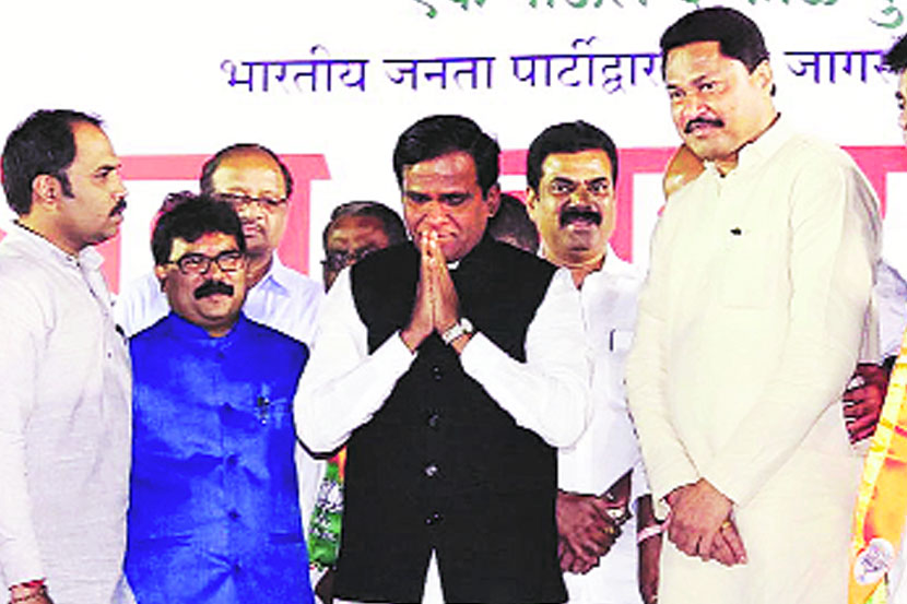 ‘लातूरसाठी केंद्राकडून पसे आणू’