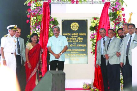 संरक्षणमंत्री मनोहर पर्रिकर यांनी माझगाव गोदीतील पाणबुडी बांधणी केंद्राचे शनिवारी लोकार्पण केले. 