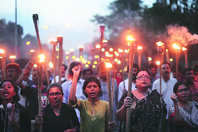 बांगलादेशमधील उदारमतवाद्यांच्या हत्यांविरोधातील मोर्चाचे संग्रहित छायाचित्र बांगलादेशमधील उदारमतवाद्यांच्या हत्यांविरोधातील मोर्चाचे संग्रहित छायाचित्र