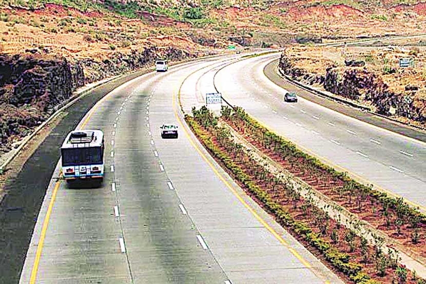 accident , mishap, mumbai pune expressway , Loksatta, Loksatta news, Marathi, Marathi news