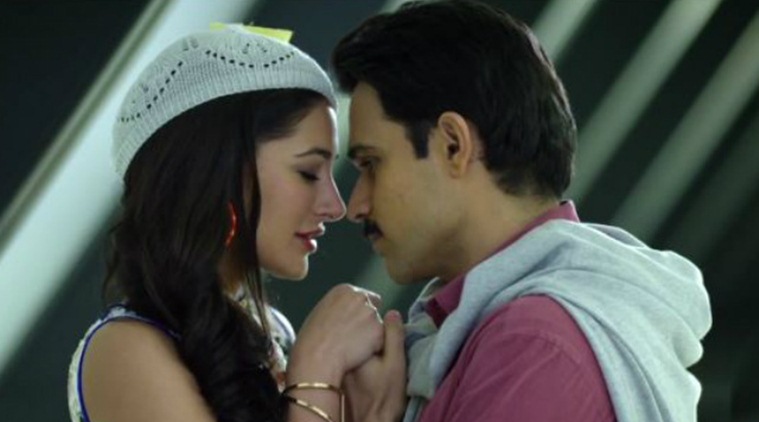 तुमच्यासोबतचा कलाकार समजूतदार असेल तर चुंबनदृश्य चित्रीत करताना सोपे जाते. इमरान खरंच खूप विनम्र आणि तरबेज अभिनेता आहे. त्याने चित्रीकरणावेळी माझ्यावर दडपण निर्माण होऊ दिले नाही, असेही नरगिस पुढे म्हणाली.  तुमच्यासोबतचा कलाकार समजूतदार असेल तर चुंबनदृश्य चित्रीत करताना सोपे जाते. इमरान खरंच खूप विनम्र आणि तरबेज अभिनेता आहे. त्याने चित्रीकरणावेळी माझ्यावर दडपण निर्माण होऊ दिले नाही, असेही नरगिस पुढे म्हणाली.