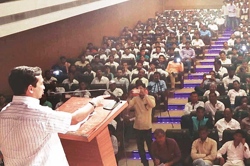 संभाजी ब्रिगेडच्या वतीने शनिवारी येथे आयोजित करण्यात आलेल्या मराठा आरक्षण एल्गार मेळाव्यात राणे बोलत होते. संभाजी ब्रिगेडच्या वतीने शनिवारी येथे आयोजित करण्यात आलेल्या मराठा आरक्षण एल्गार मेळाव्यात राणे बोलत होते.