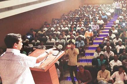 संभाजी ब्रिगेडच्या वतीने शनिवारी येथे आयोजित करण्यात आलेल्या मराठा आरक्षण एल्गार मेळाव्यात राणे बोलत होते.