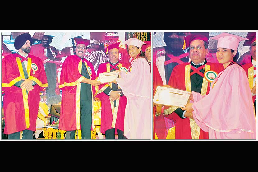 नाशिक येथील महाराष्ट्र आरोग्य विज्ञान विद्यापीठाच्या पदवीदान सोहळ्यात सुवर्ण पदकाने शालिनी शर्मा व प्राजक्ता दीक्षित या विद्यार्थिनींना सन्मानित करताना वैद्यकीय शिक्षणमंत्री विनोद तावडे. समवेत कुलगुरू डॉ. दिलीप म्हैसेकर व आदी. नाशिक येथील महाराष्ट्र आरोग्य विज्ञान विद्यापीठाच्या पदवीदान सोहळ्यात सुवर्ण पदकाने शालिनी शर्मा व प्राजक्ता दीक्षित या विद्यार्थिनींना सन्मानित करताना वैद्यकीय शिक्षणमंत्री विनोद तावडे. समवेत कुलगुरू डॉ. दिलीप म्हैसेकर व आदी.