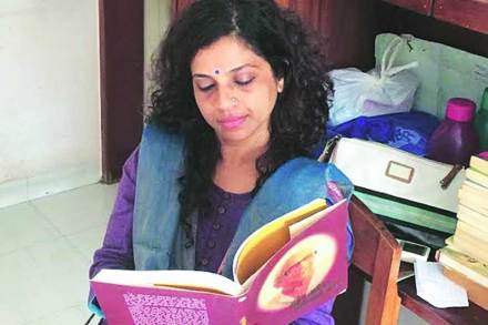 नामवंतांचे बुकशेल्फ : कल्पनाशक्तीला वाचनामुळे बहर