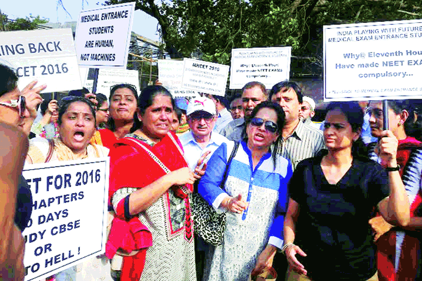 ‘नीट’विरोधात पालकांचा आक्रोश अनावर