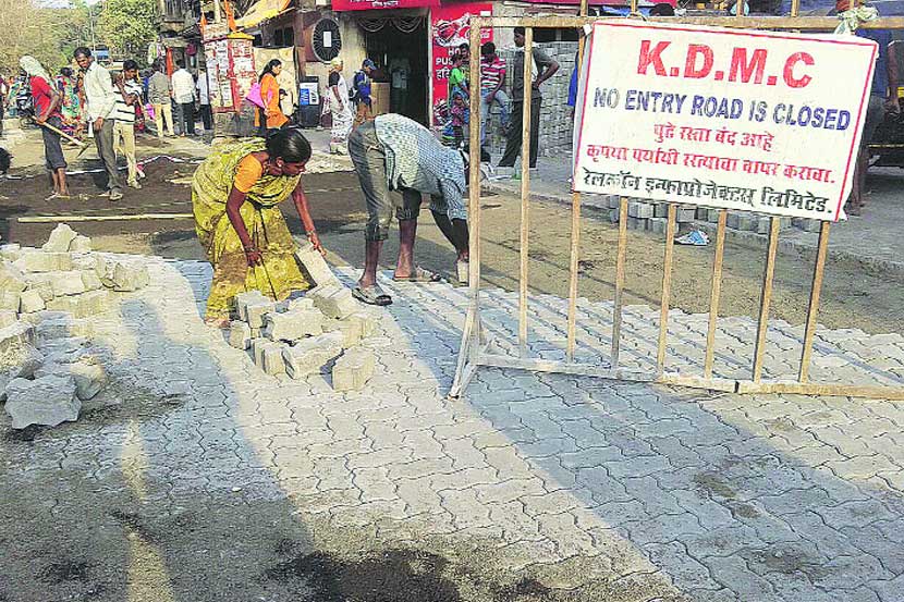 सिमेंट रस्त्यांवर पेव्हर ब्लॉकचा मारा