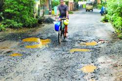 ठाण्यात भर पावसातही खड्डे बुजविणार