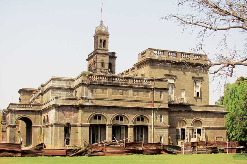 विद्यार्थी सुधारित प्रमाणपत्रांच्या प्रतीक्षेतच विद्यार्थी सुधारित प्रमाणपत्रांच्या प्रतीक्षेतच