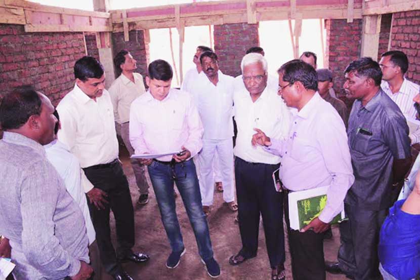 माळीण दुर्घटनाग्रस्तांच्या पुनर्वसनासंदर्भात सुरू असलेल्या विकास कामांना जिल्हाधिकारी सौरभ राव यांनी भेट देऊन पाहणी केली. माळीण दुर्घटनाग्रस्तांच्या पुनर्वसनासंदर्भात सुरू असलेल्या विकास कामांना जिल्हाधिकारी सौरभ राव यांनी भेट देऊन पाहणी केली.