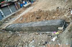 पुनालिंक रस्त्याच्या सिमेंटीकरणाचे काम वादात