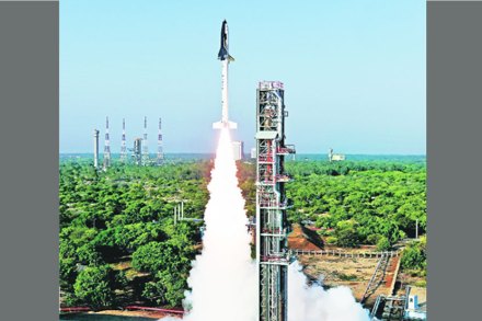 ‘इस्रो’कडून स्वदेशी स्पेस शटलची चाचणी यशस्वी