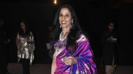 'सैराट'पण थांबवू शकत नसल्याचे शोभा डे यांनी ट्विट केले