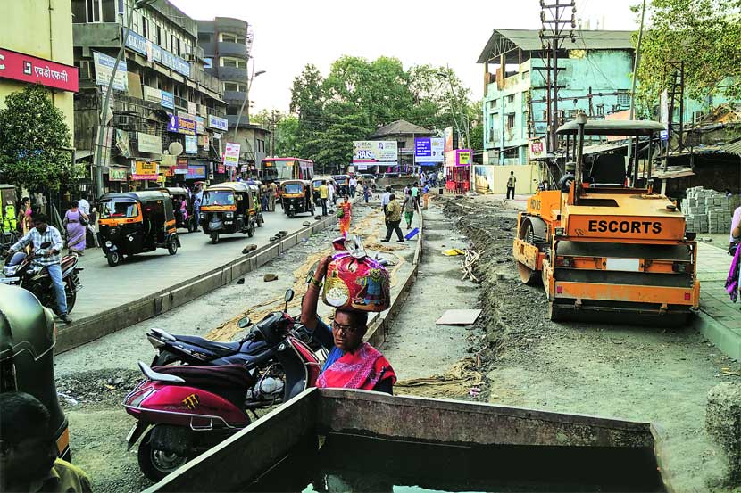 डोंबिवलीत रस्त्यांच्या कामांमुळे ठिकठिकाणी खोदकाम सुरू आहे.
