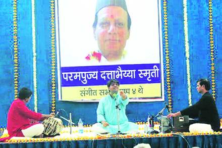 सांस्कृतिक विश्व : शास्त्रीय सुरावटींनी पहाट प्रसन्न
