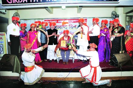 वाचक वार्ताहर : कर्नाटकीय बांधव साजरा करतात महाराष्ट्र दिन!