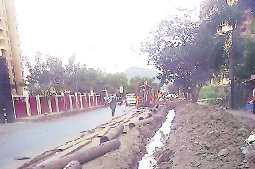 मीरा रोड येथील कनाकिया परिसरातील रस्ता दुरुस्तीनंतर पुन्हा खोदण्यात आला.