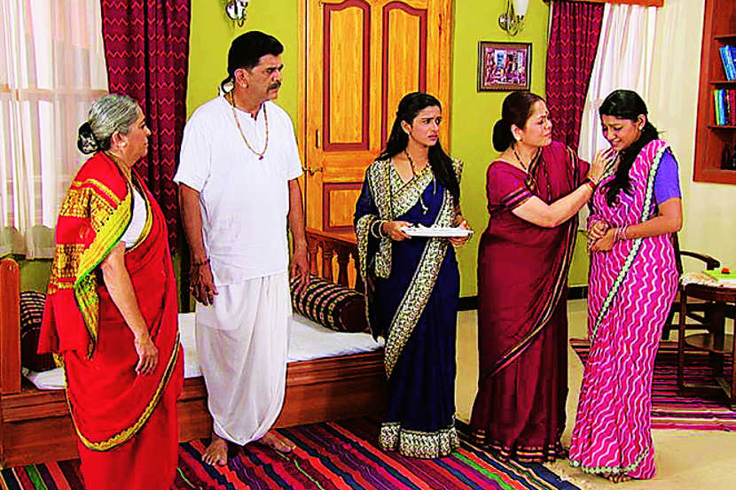 ..आणि म्हणे आम्ही हुशार!