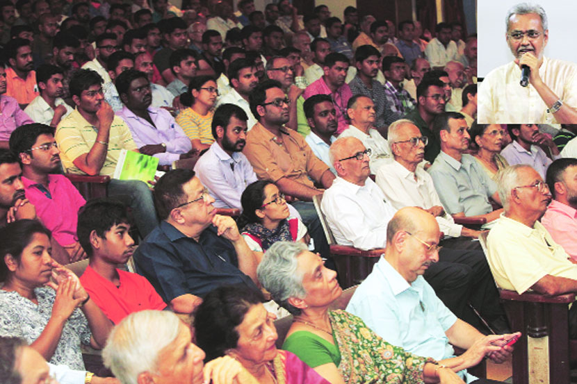 ‘सेंटर फॉर अॅडव्हान्स्ड स्ट्रॅटेजिक स्टडीज’तर्फे आयोजित करण्यात आलेल्या गिरीश कुबेर यांच्या व्याख्यानाला श्रोत्यांनी गर्दी केली होती. ‘सेंटर फॉर अॅडव्हान्स्ड स्ट्रॅटेजिक स्टडीज’तर्फे आयोजित करण्यात आलेल्या गिरीश कुबेर यांच्या व्याख्यानाला श्रोत्यांनी गर्दी केली होती.