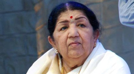'प्लेबॅक सिंगर'चा अर्थ माहित नाही अशा आमच्या भारताबाहेरील वाचकांसाठी हा उल्लेख करण्यात आला होता.
