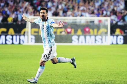 मेस्सीची जादूई हॅट्ट्रिक मेस्सीची जादूई हॅट्ट्रिक