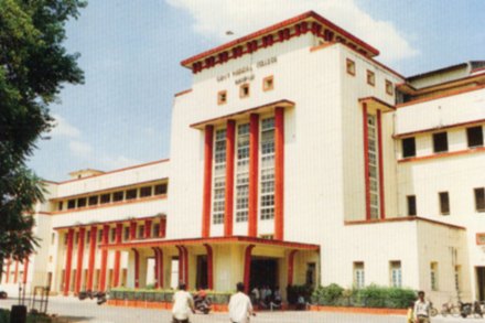 ‘मेडिकल’मध्ये परिचारिका, ‘ड्रेसर’