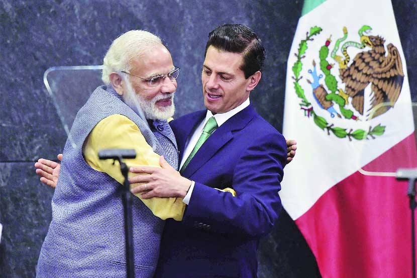 मेक्सिकोचे अध्यक्ष एन्रिक पेना निएटो यांच्या समवेत पंतप्रधान नरेंद्र मोदी 