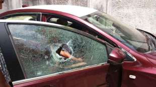 car borken, car window broken