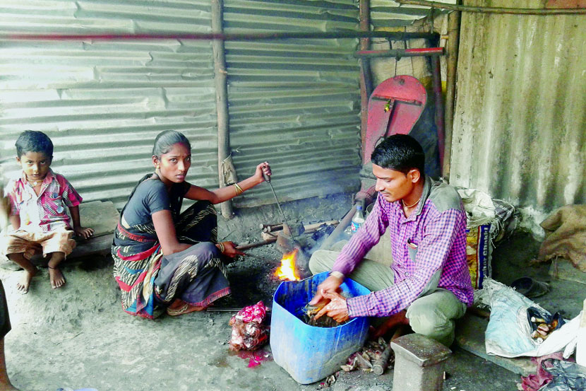 हत्यारांकरिता लागणाऱ्या मुठीचे लाकूड व लोखंडही महागले आहे.