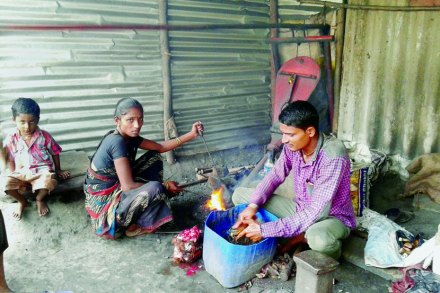 हत्यारांकरिता लागणाऱ्या मुठीचे लाकूड व लोखंडही महागले आहे.