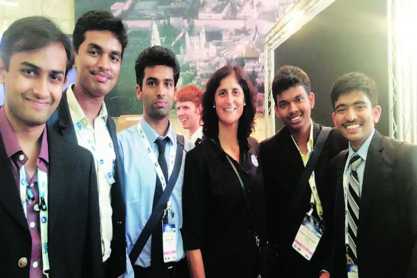 рдЗрд╕реНрддреНрд░рд╛рдИрд▓ рдпреЗрдереЗ рдЖрдВрддрд░рд░рд╛рд╖реНрдЯреНрд░реАрдп рдЕрдВрддрд░рд╛рд│ рдкрд░рд┐рд╖рджреЗрдд рдЕрдВрддрд░рд╛рд│рд╡реАрд░ рд╕реБрдиреАрддрд╛ рд╡рд┐рд▓реНрдпрдореНрд╕ рдпрд╛рдВрдЪреНрдпрд╛рд╕рдорд╡реЗрдд тАШрдПрдордЖрдпрдЯреАтАЩ рд╕рдВрд╕реНрдереЗрддреАрд▓ рд╢реБрднрдВрдХрд░ рджрд╛рдмрдХ рд╡ рддреНрдпрд╛рдЪреЗ рд╕рд╣рдХрд╛рд░реА.┬а рдЗрд╕реНрддреНрд░рд╛рдИрд▓ рдпреЗрдереЗ рдЖрдВрддрд░рд░рд╛рд╖реНрдЯреНрд░реАрдп рдЕрдВрддрд░рд╛рд│ рдкрд░рд┐рд╖рджреЗрдд рдЕрдВрддрд░рд╛рд│рд╡реАрд░ рд╕реБрдиреАрддрд╛ рд╡рд┐рд▓реНрдпрдореНрд╕ рдпрд╛рдВрдЪреНрдпрд╛рд╕рдорд╡реЗрдд тАШрдПрдордЖрдпрдЯреАтАЩ рд╕рдВрд╕реНрдереЗрддреАрд▓ рд╢реБрднрдВрдХрд░ рджрд╛рдмрдХ рд╡ рддреНрдпрд╛рдЪреЗ рд╕рд╣рдХрд╛рд░реА.┬а