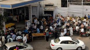 No Petrol for two wheeler Drivers Without Helmet , Transport, Telangana, Loksatta, Loksatta news, Marathi, Marathi news