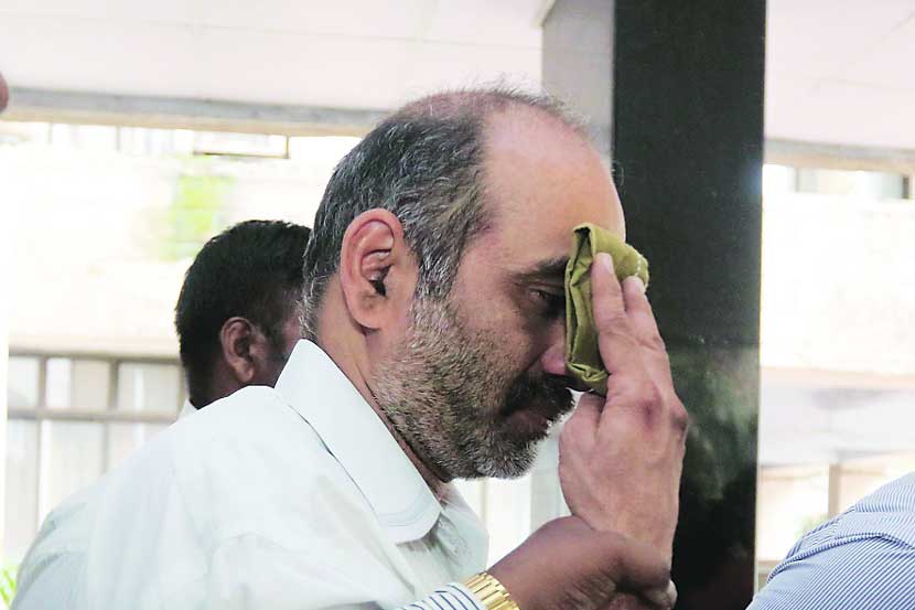 डॉ. वीरेंद्र तावडे डॉ. वीरेंद्र तावडे